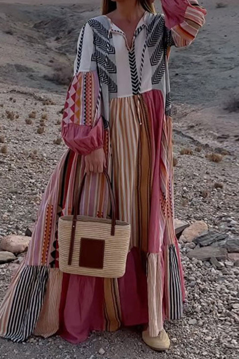 Azucena® | Casual dresses with geometric print and contrasting V-neck