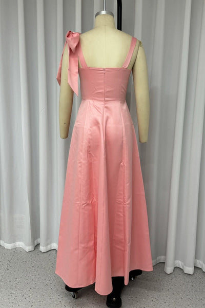 Guadalupe® | Sexy plain evening dresses with a scoop neckline and lacing