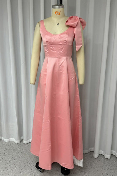 Guadalupe® | Sexy plain evening dresses with a scoop neckline and lacing