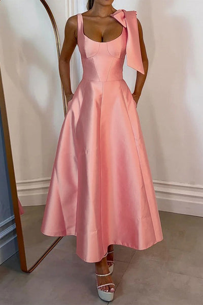 Guadalupe® | Sexy plain evening dresses with a scoop neckline and lacing