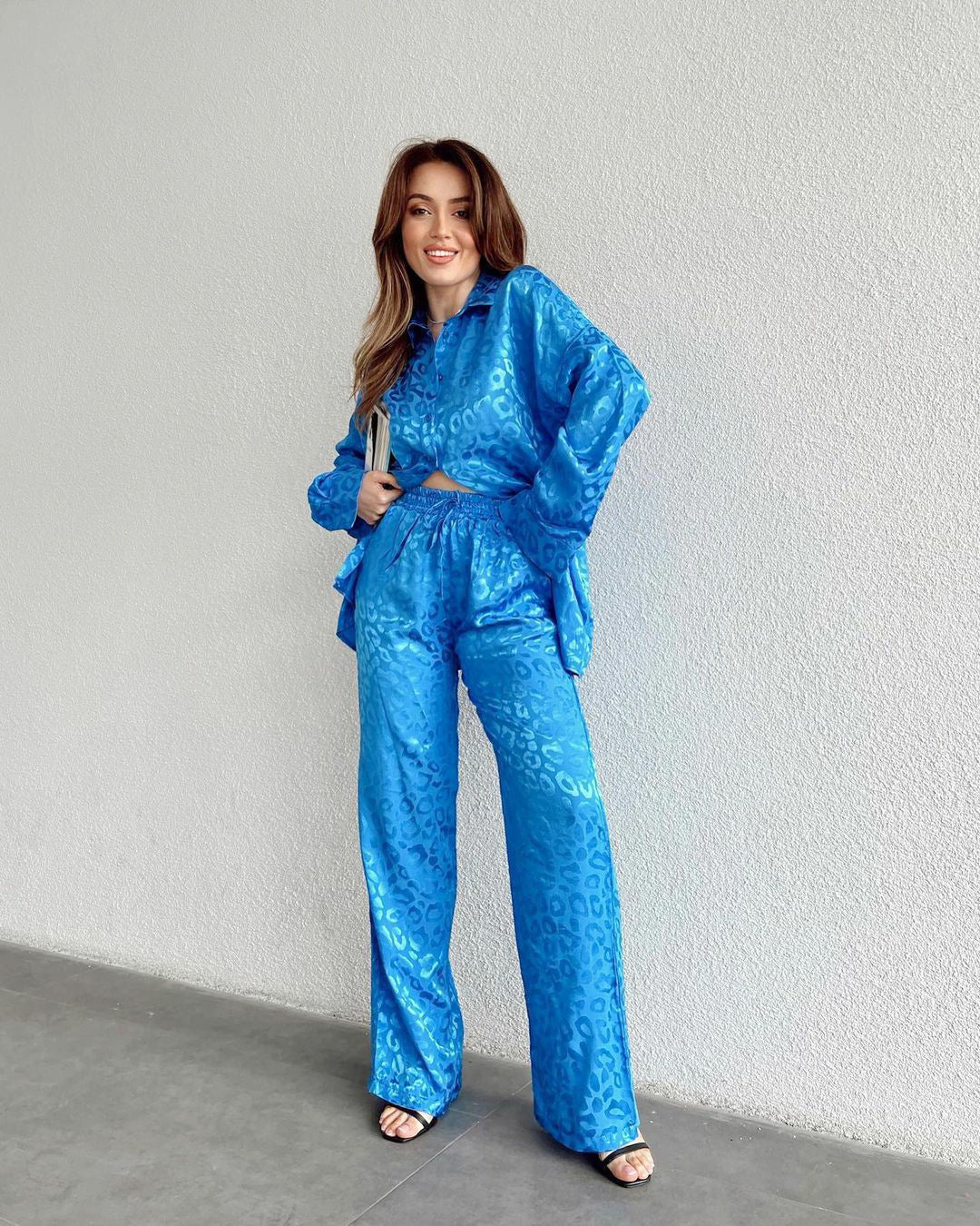 Amalia® | Leopard print satin shirt and pants set