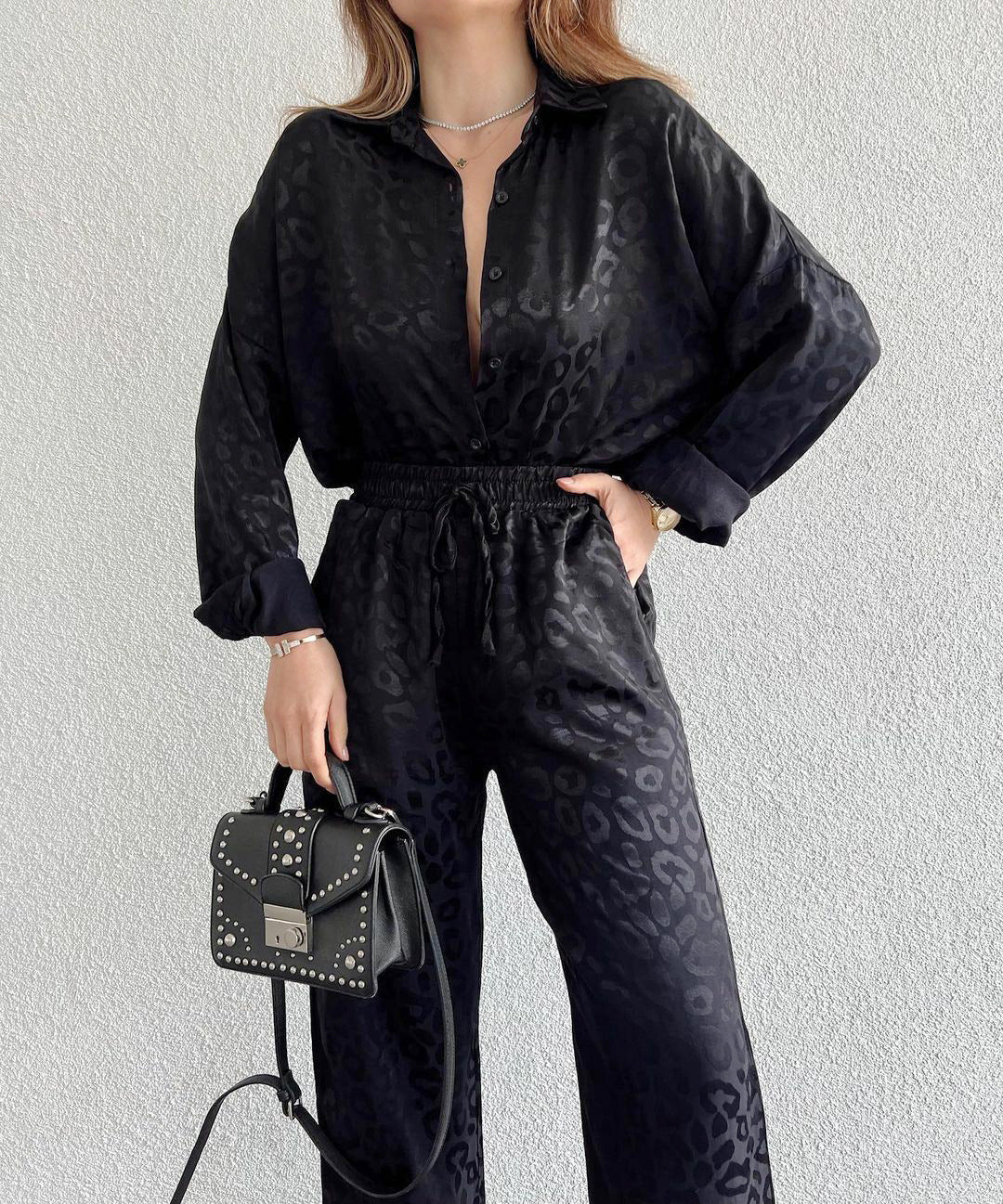 Amalia® | Leopard print satin shirt and pants set