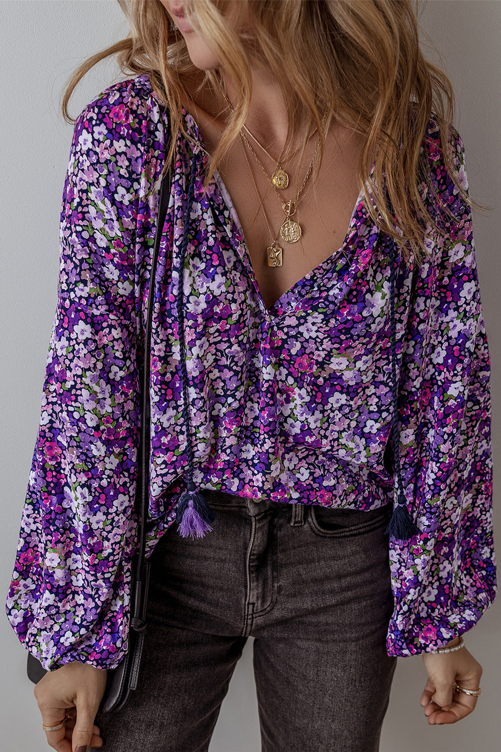 Amanda® | Floral blouse with balloon sleeves and tie collar