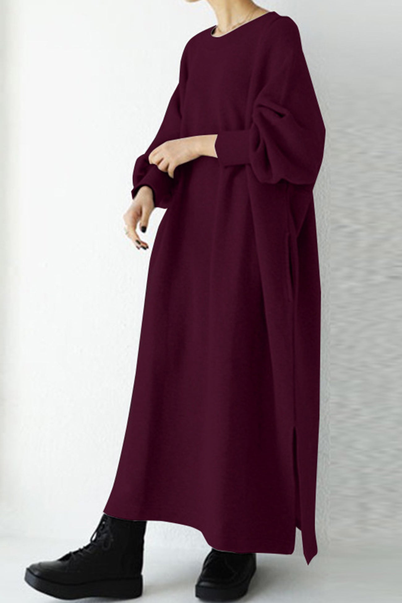 Beate® | Solid sweatshirt dress with a crew neck and slit