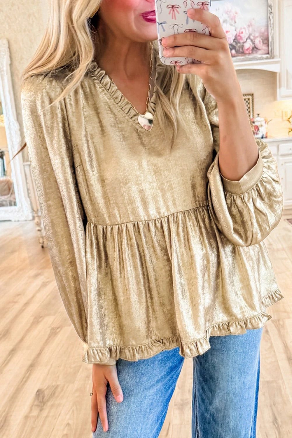 Jenna® | Velvet ruffle babydoll blouse with V-neck and puff sleeves
