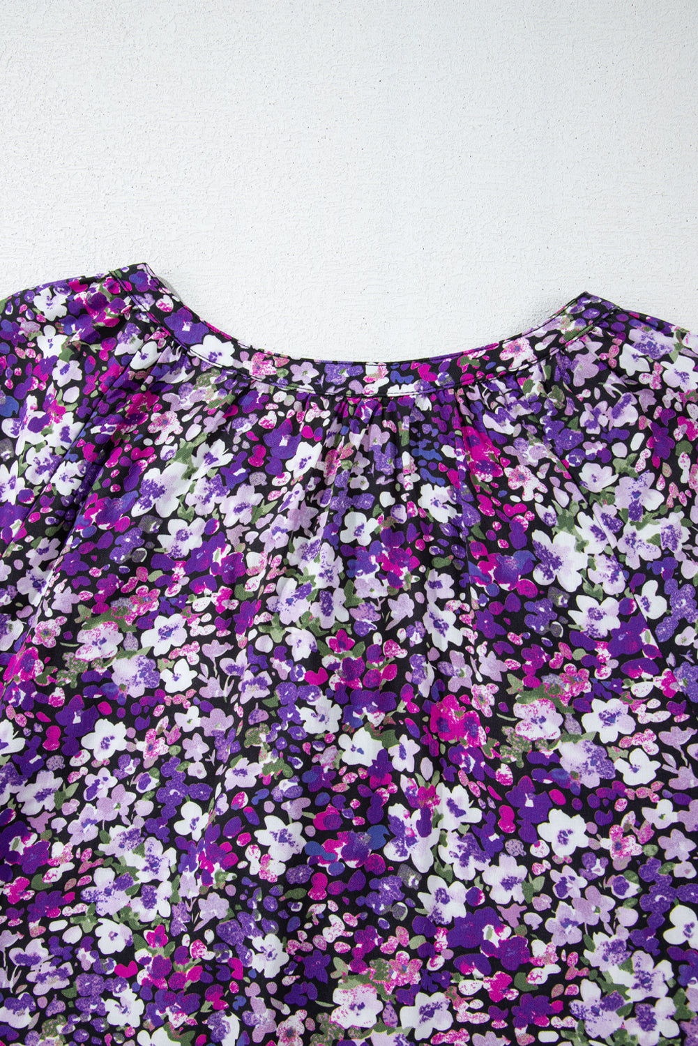 Amanda® | Floral blouse with balloon sleeves and tie collar